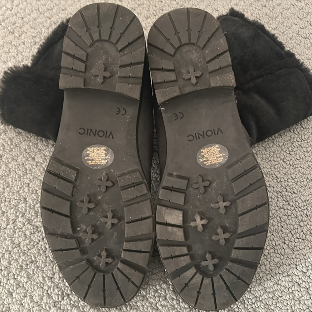 Vionic Rosa shearling and suede boots - Picture 8 of 8